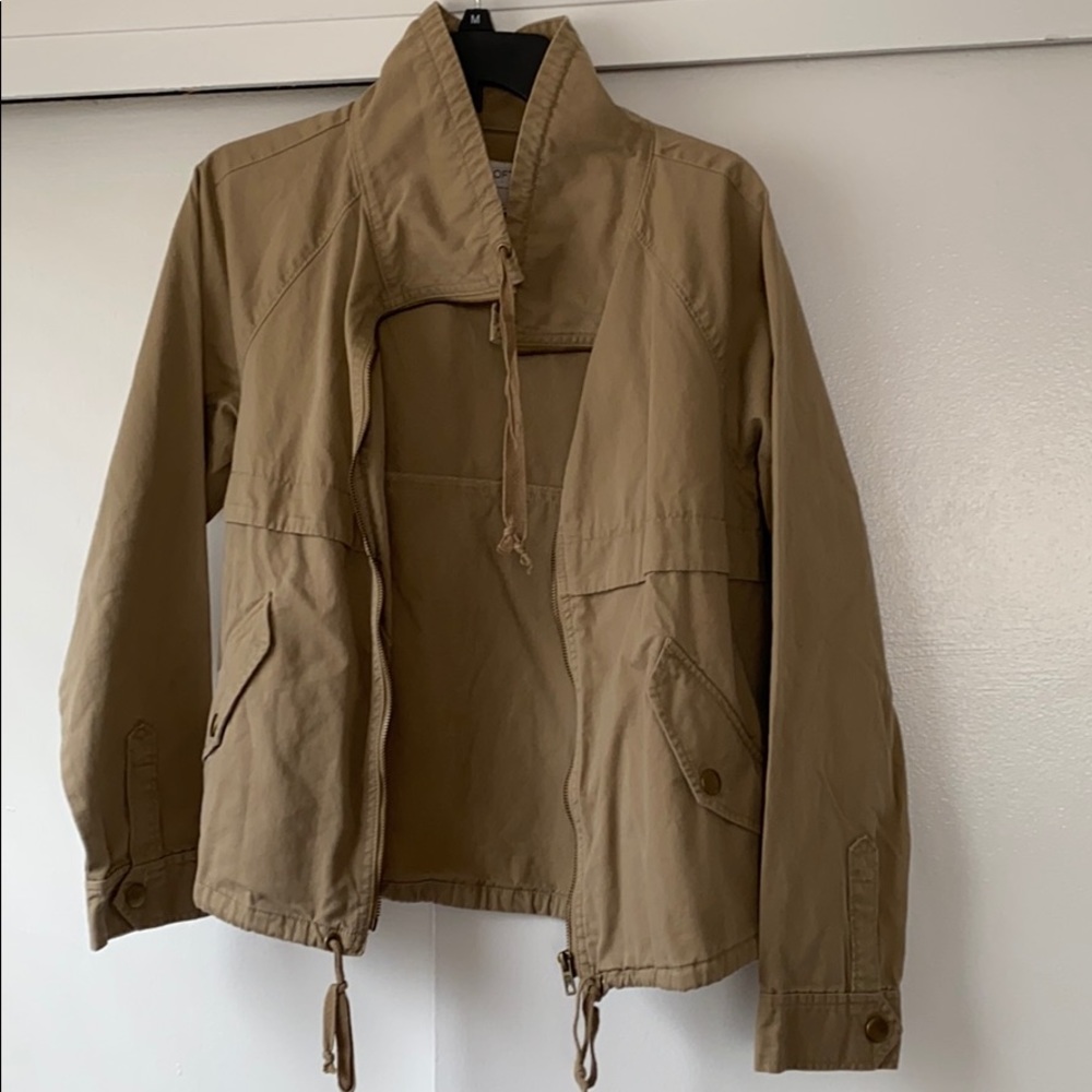 Ann Taylor‘a Loft beige light jacket